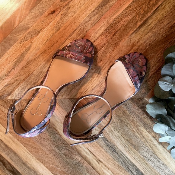 Jessica Simpson floral pattern sandals NWOT - Picture 5 of 9